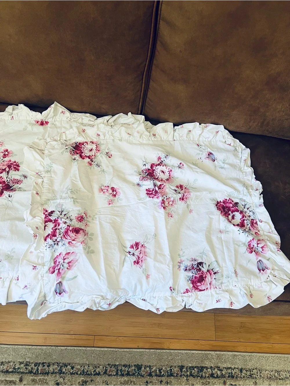 Simply Shabby Chic White Floral Ruffled 2 Pillow Cases